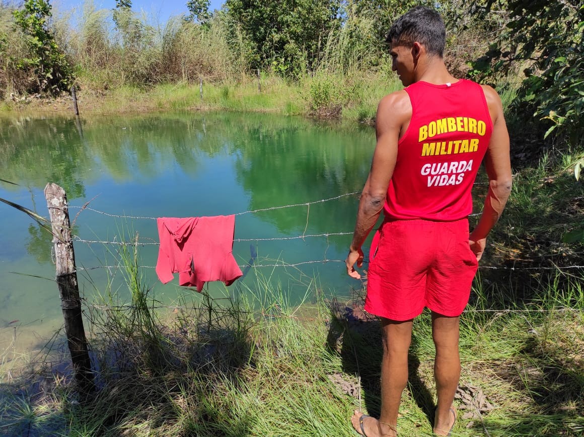 Homem é encontrado morto no fundo de lago com cerca de dois metros de profundidade
