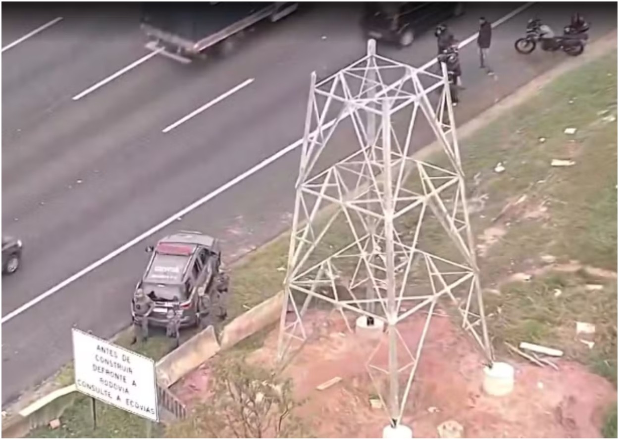 Suspeito é morto pela PM durante troca de tiros na Rodovia dos Imigrantes em Diadema, Grande SP
