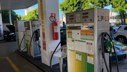 Por que o PCC usa metanol para adulterar combustíveis no Brasil; veja os riscos para o carro - A principal razão para a adulteração com metanol é o baixo custo, mas a dissolução dele nos combustíveis também é de difícil detecção.