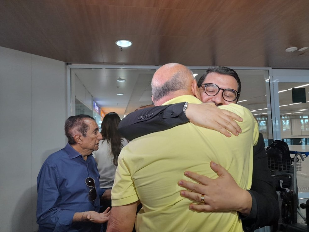 Grupo de potiguares desembarca em Natal após deixar Israel durante conflito — Foto: Vanessa Camilo