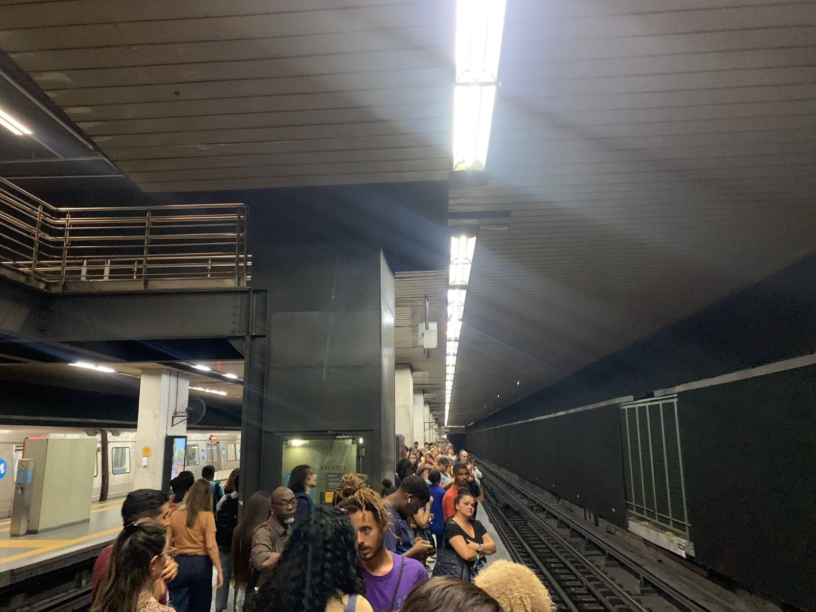 Problema técnico deixa MetrôRio com intervalos irregulares