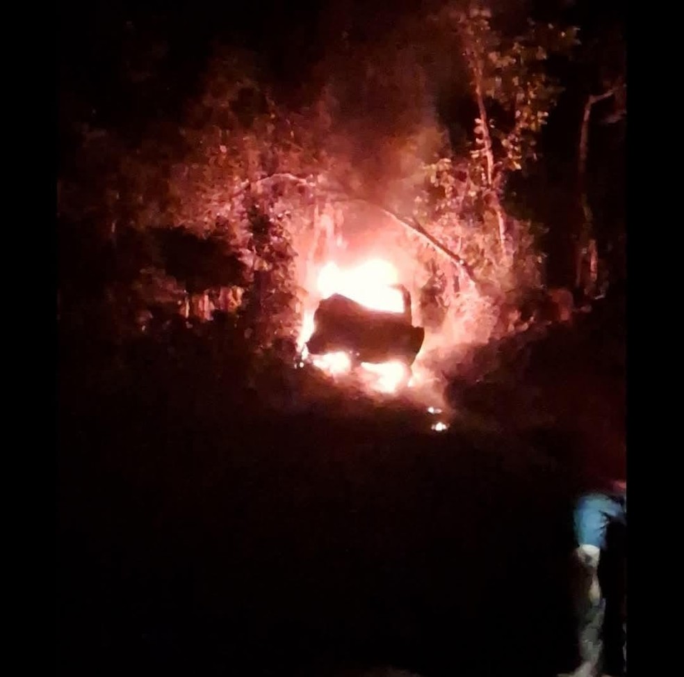 Local do acidente após o incêndio na MT-490 — Foto: Reprodução