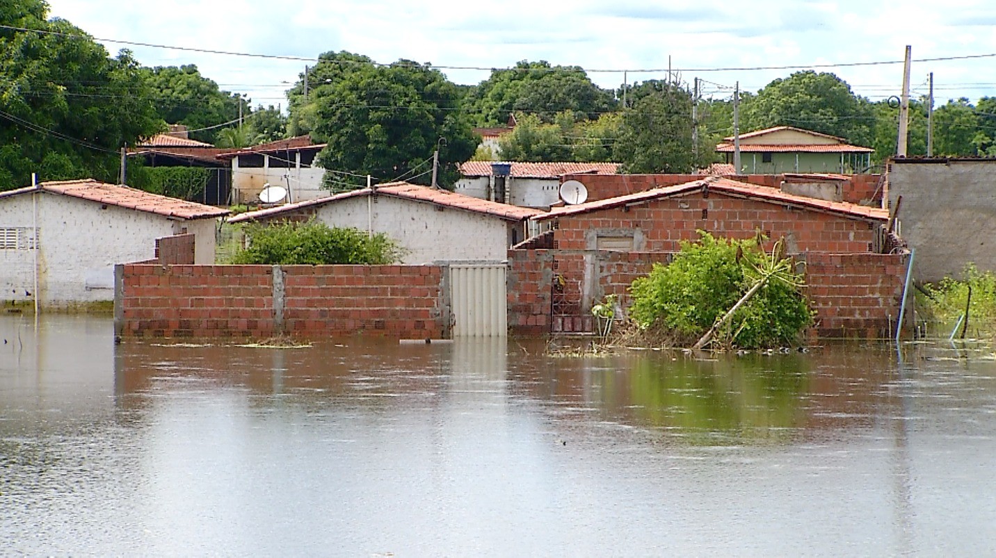 Bairros e comunidades de Ipanguaçu seguem ilhados mais de 10 dias após enchentes na cidade
