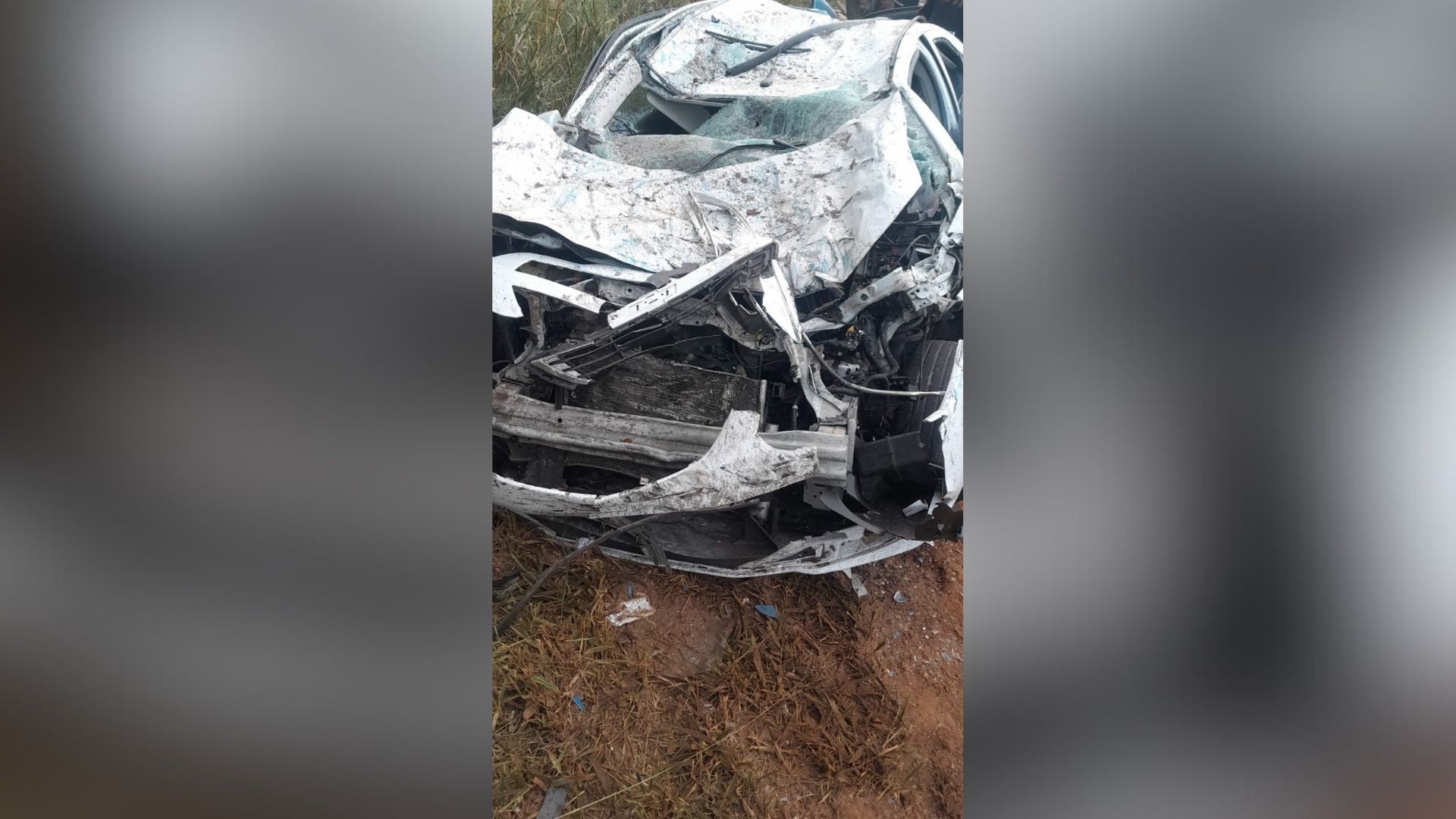 Acidente entre carro e caminhão deixa três feridos na MG-050, em Formiga 