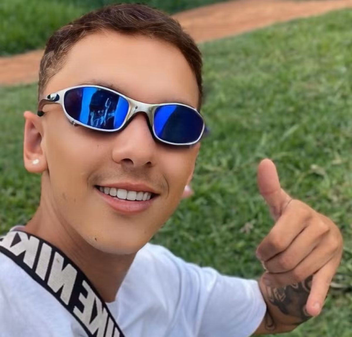 Influenciador digital morre atropelado após cair da garupa de moto em rodovia de MG