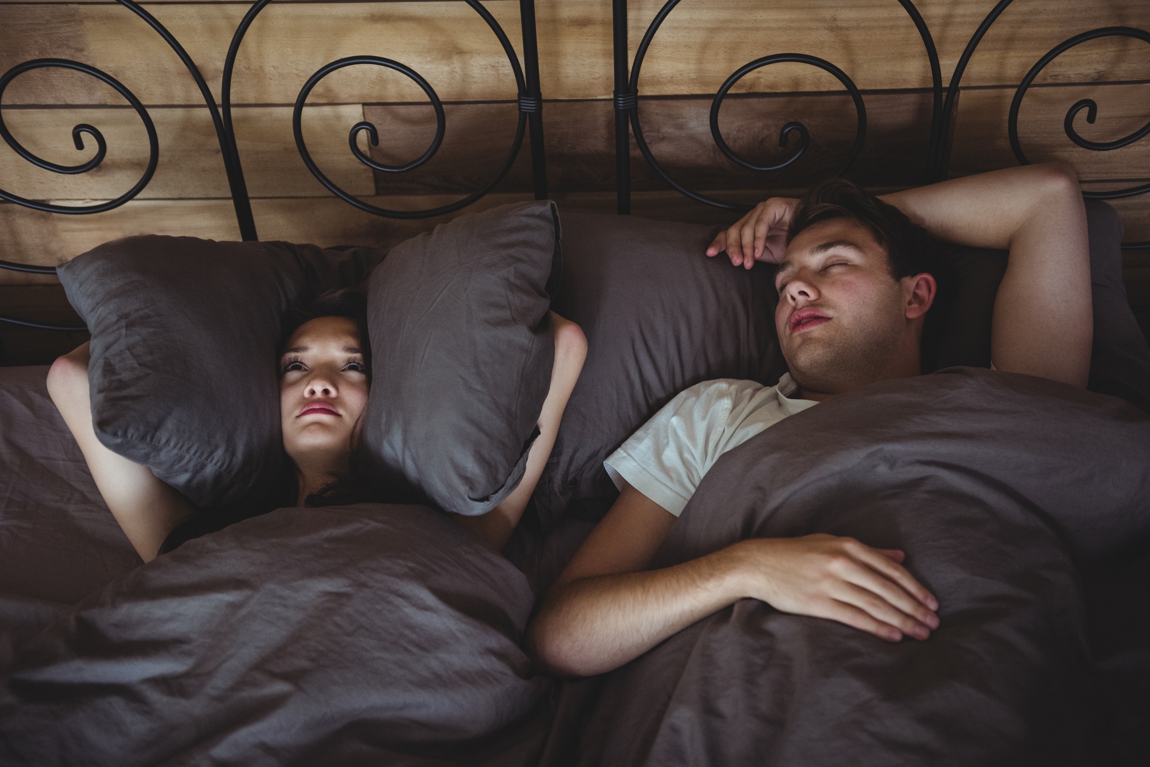 Dormir mal pode aumentar insegurança e ciúme, aponta estudo