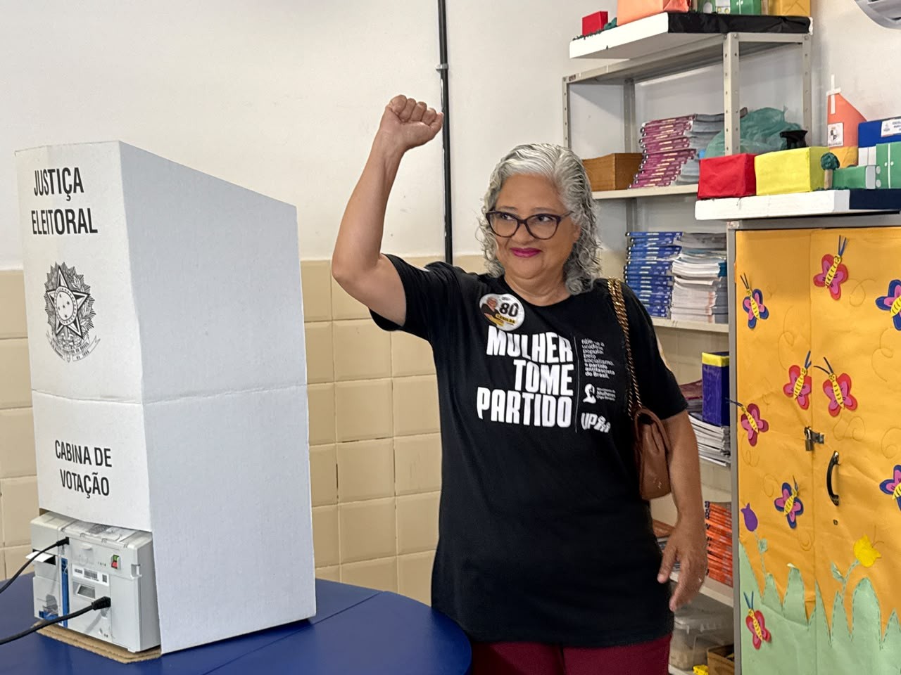 Candidata Lenilda Luna (UP) vota em Maceió