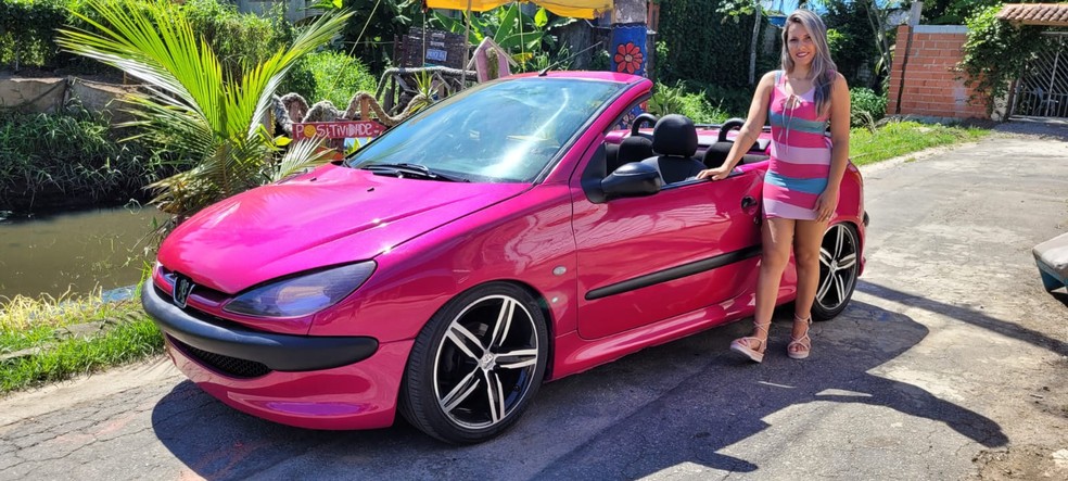 Empresária de Balneário Camboriú transforma Porsche em carro da Barbie