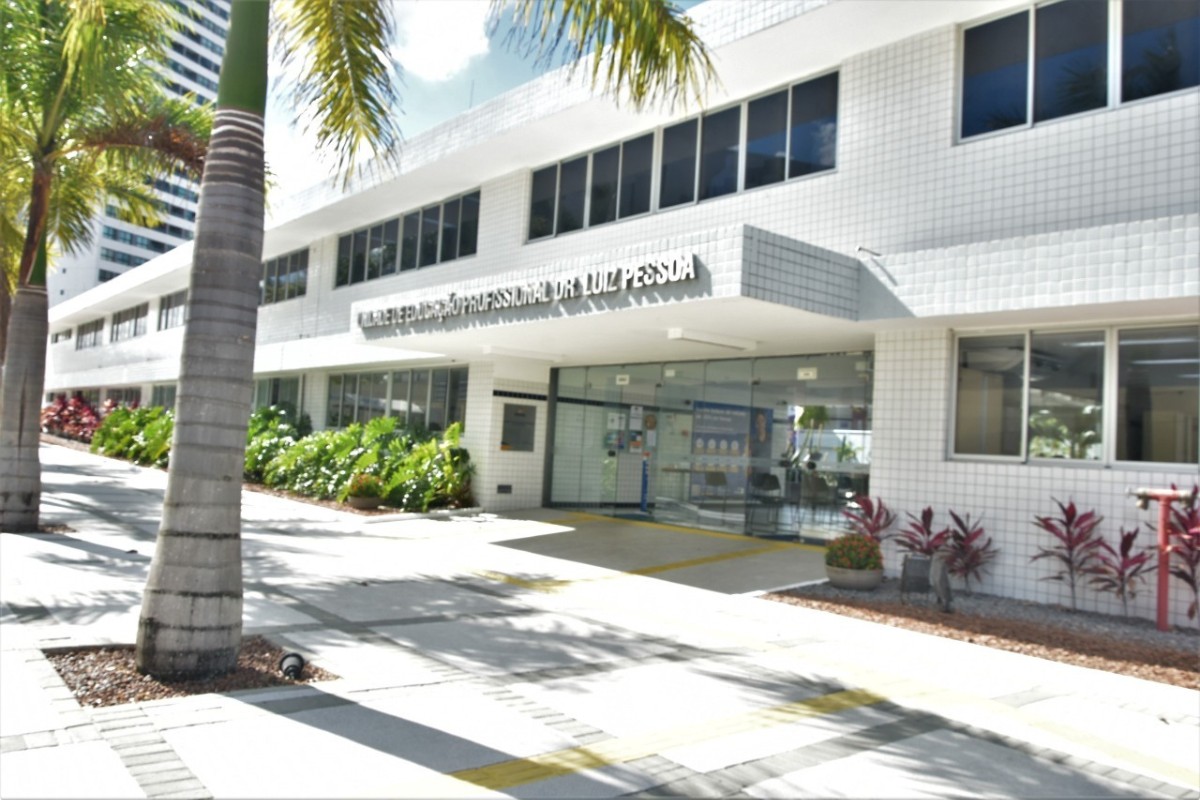 Senac abre cerca de 100 vagas gratuitas em cursos de tecnologia e gestão em Caruaru; saiba como se inscrever