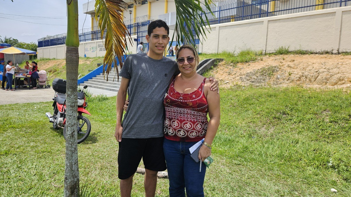 Enem no Amazonas: mãe incentiva filho do 2º ano a fazer prova como treino para o futuro