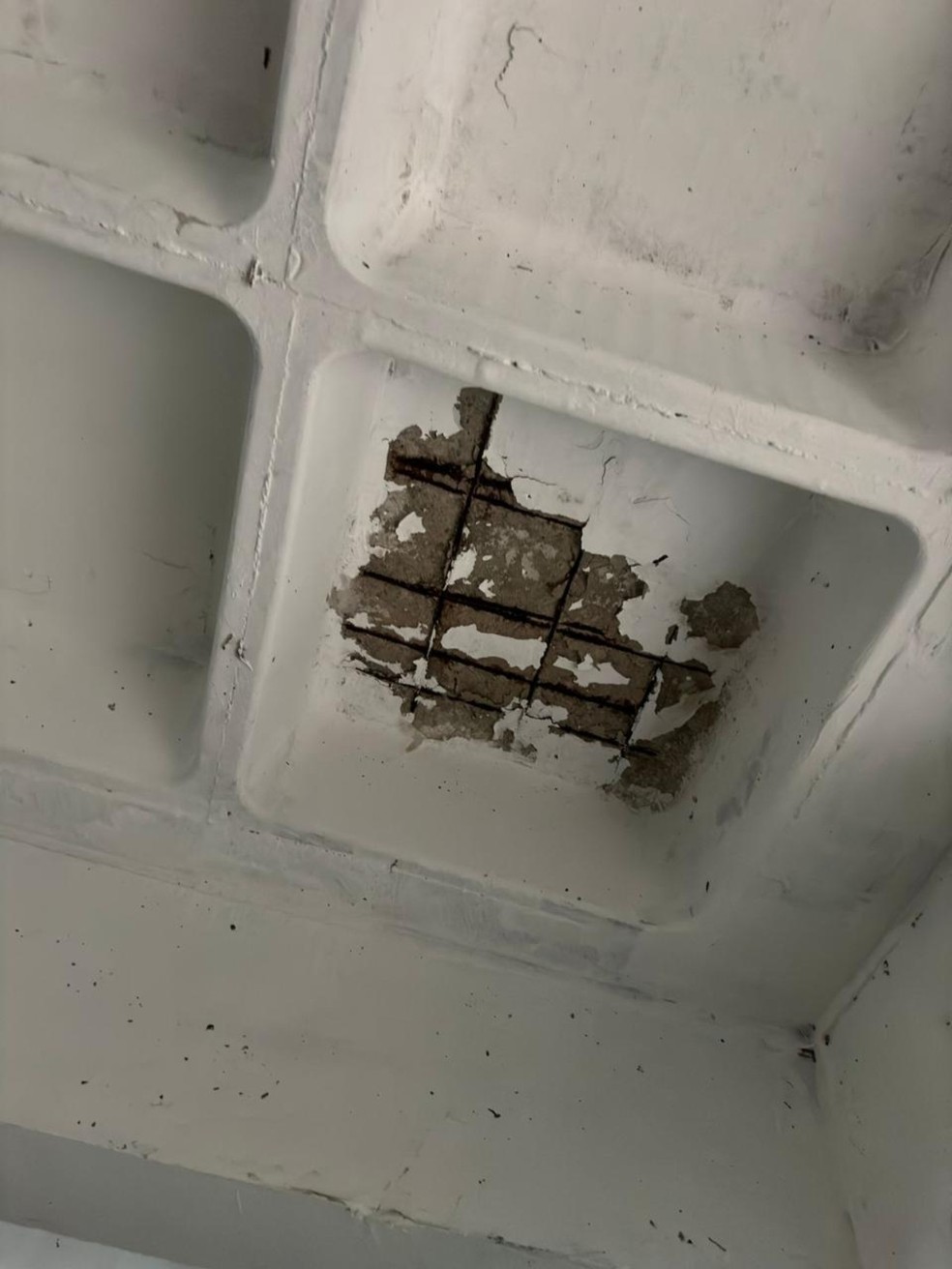 Problemas estruturais são denunciados no Edifício Vera Cavalcante Linhares, em Fortaleza — Foto: Arquivo Pessoal