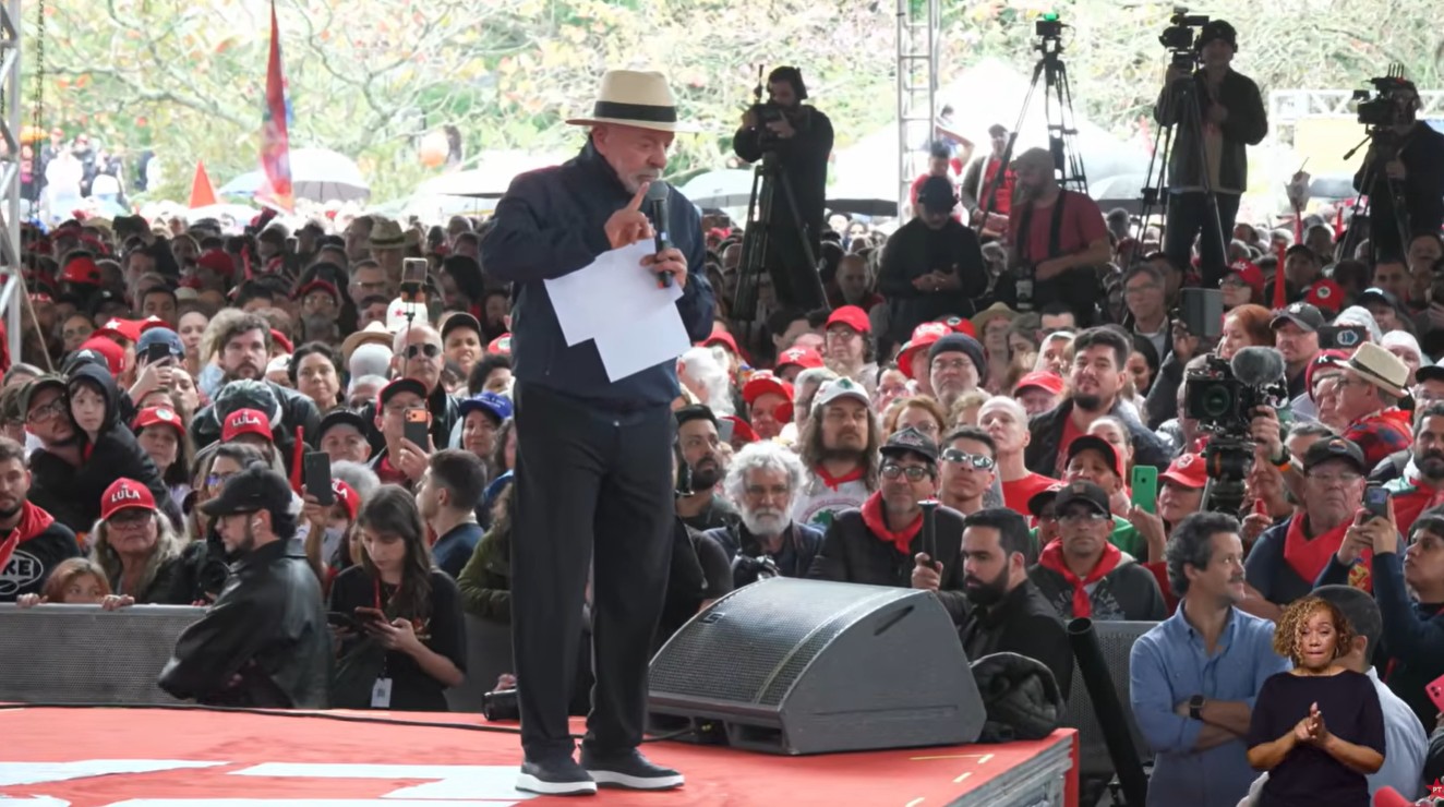 Lula faz campanha em SC, estado onde Bolsonaro teve 69% dos votos em 2022, e prega fim das bets