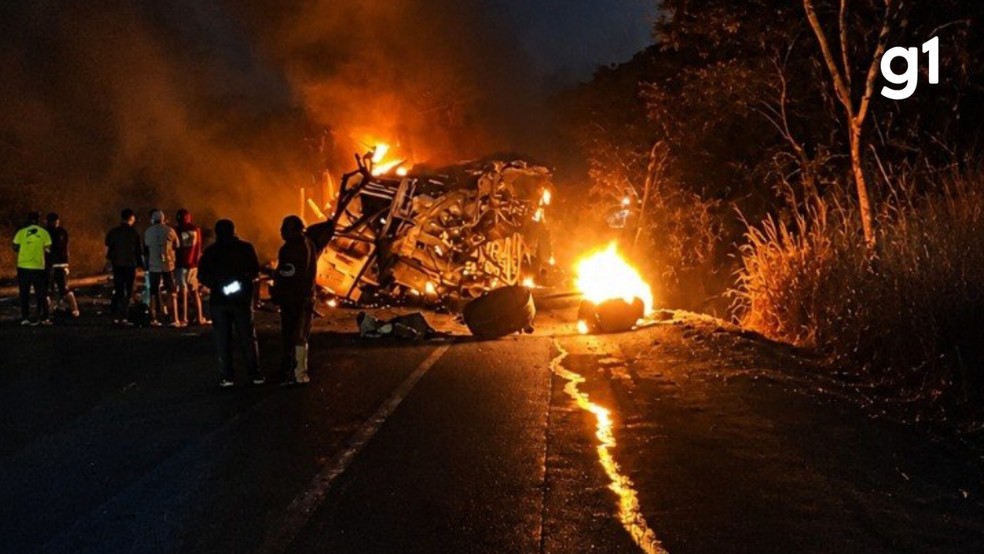 Acidente foi na BR-251, no Norte de Minas — Foto: Corpo de Bombeiros Militar