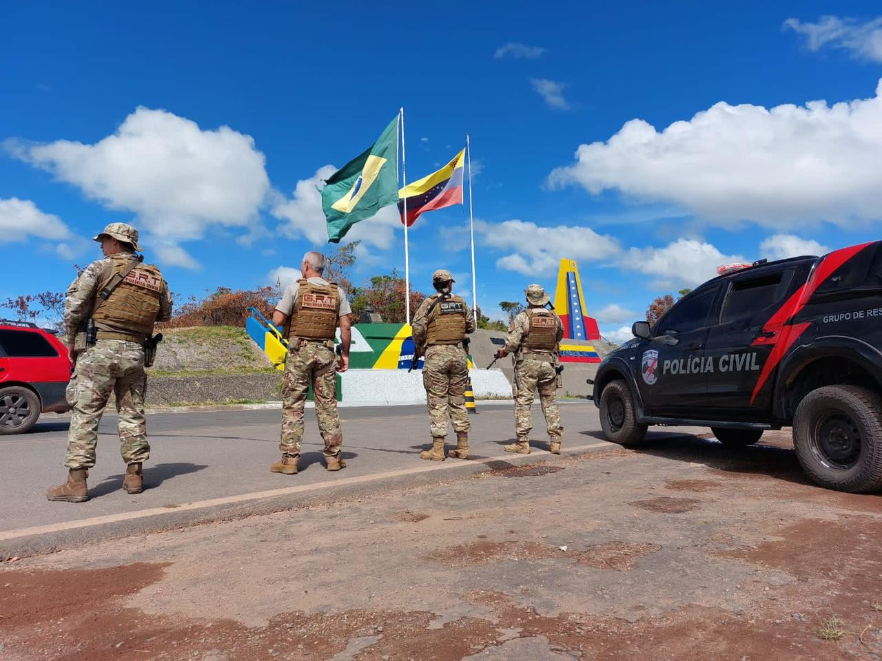 Polícia Civil encontra malas com US$ 750 mil dólares na fronteira com Brasil e Venezuela e dinheiro é apreendido pela PF