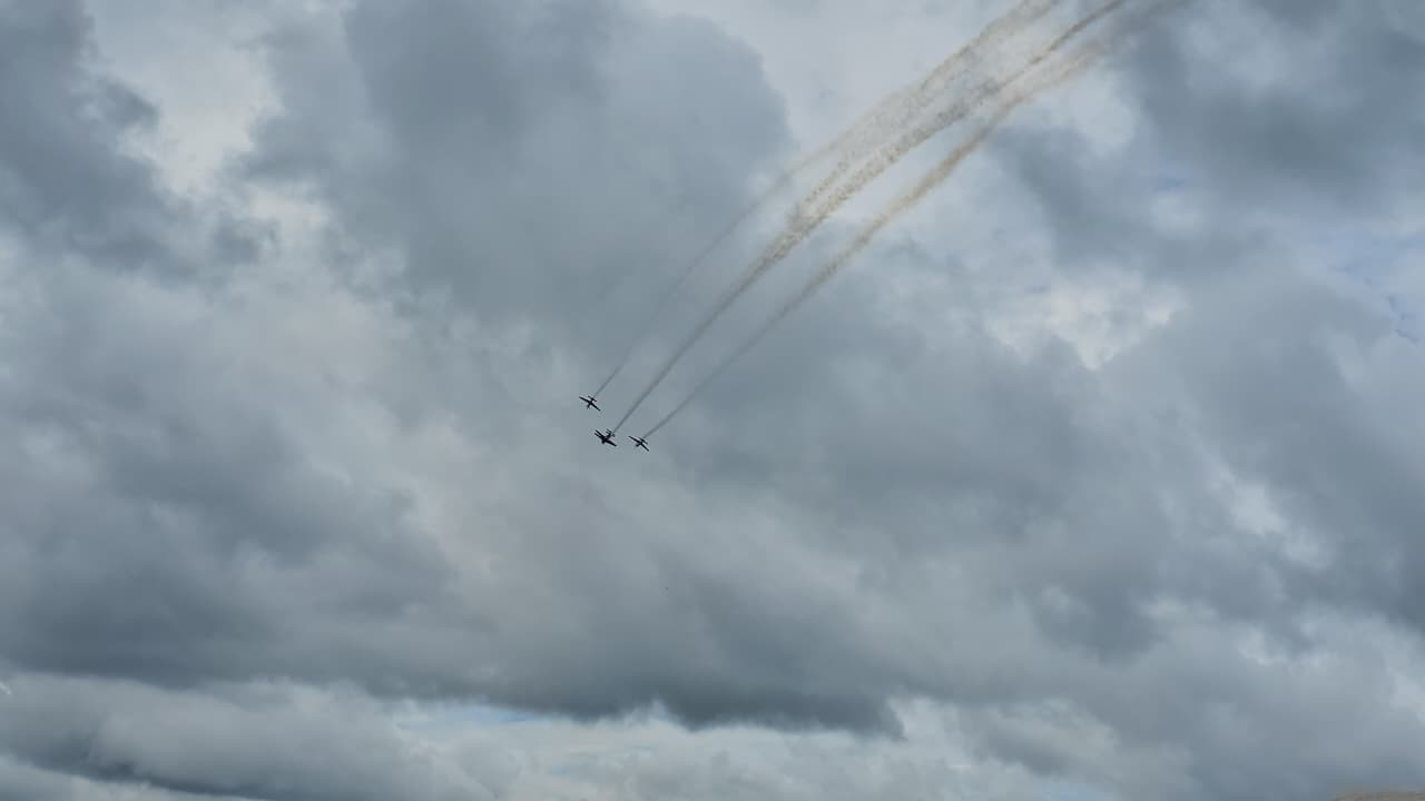 VÍDEO: Esquadrilha da Fumaça encanta moradores com apresentação em Divinópolis