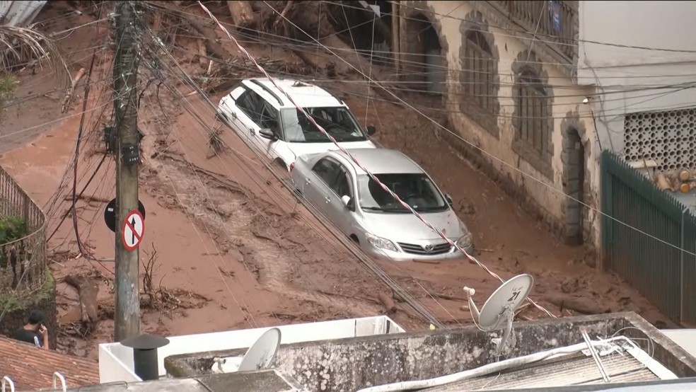 Temporais deixam 70 mortos e rastro de destruição na Zona da Mata