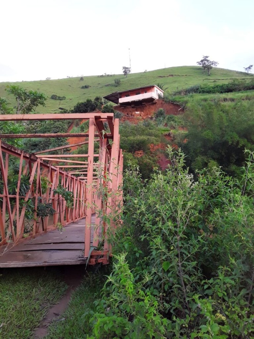 Rodovia Fernão Dias é interditada nesta tarde devido queda de barreira em  Brumadinho - REVISTA DO ÔNIBUS