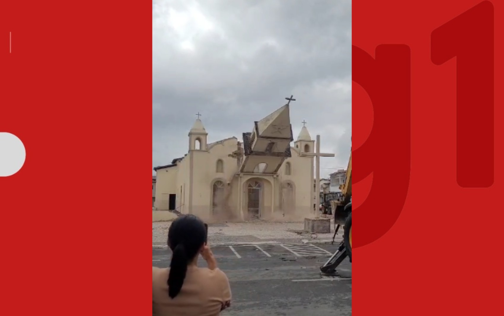 VÍDEO: igreja é demolida após 80 anos em cidade da Bahia
