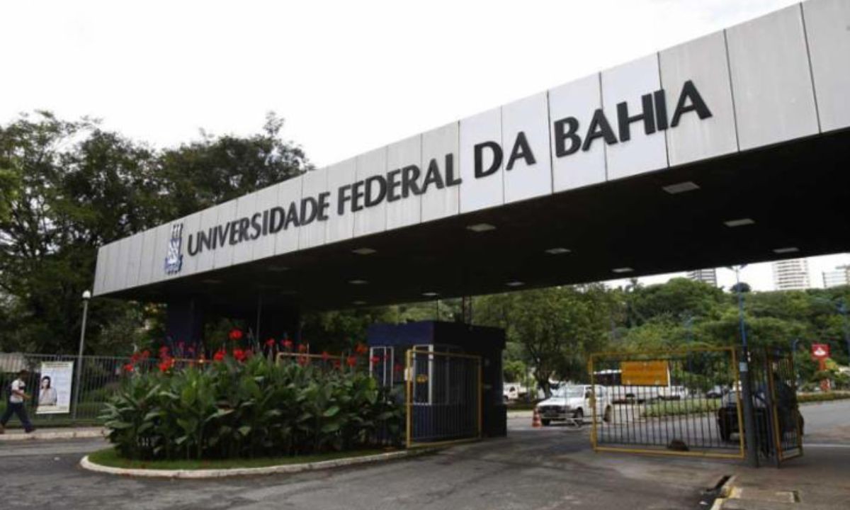 Ufba abre inscrições para vaga de professor em Salvador com salário de até R$ 13 mil
