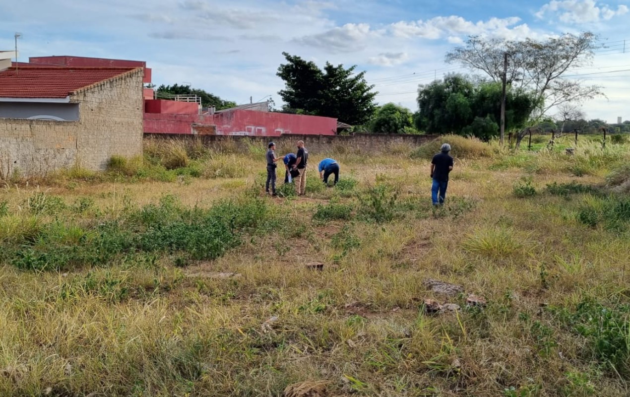 Corpo de homem é encontrado em terreno baldio em Ourinhos