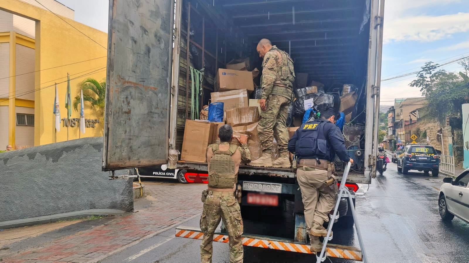 PRF envia 200 agentes para reforçar fiscalização nas rodovias federais do Rio