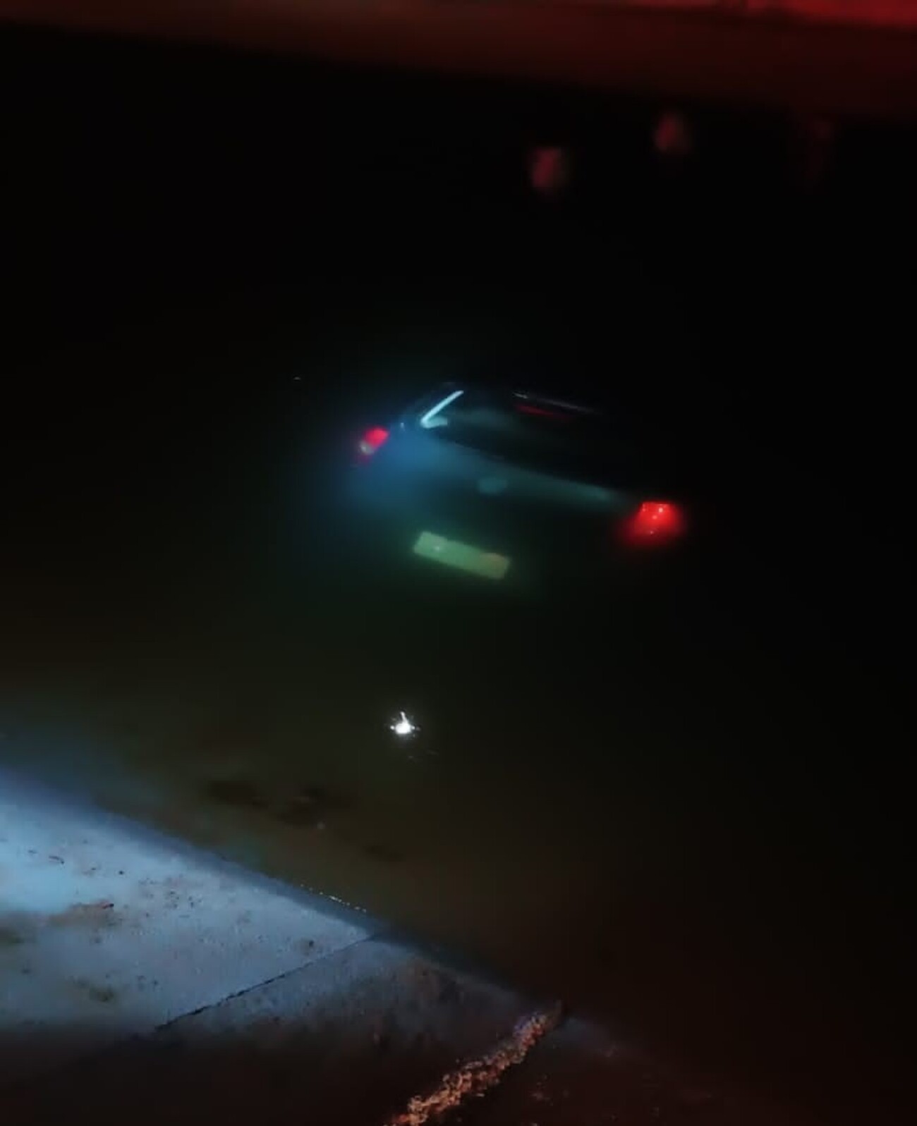 Duas pessoas morrem após carro cair em canal da Transposição, no Sertão da Paraíba