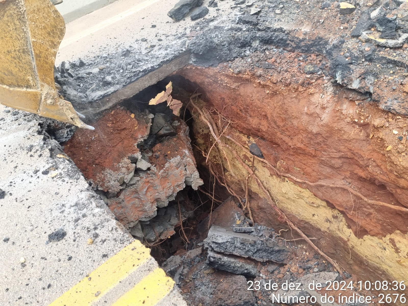 Ponte de acesso ao bairro Sete Fogões é interditada após fortes chuvas em Tietê