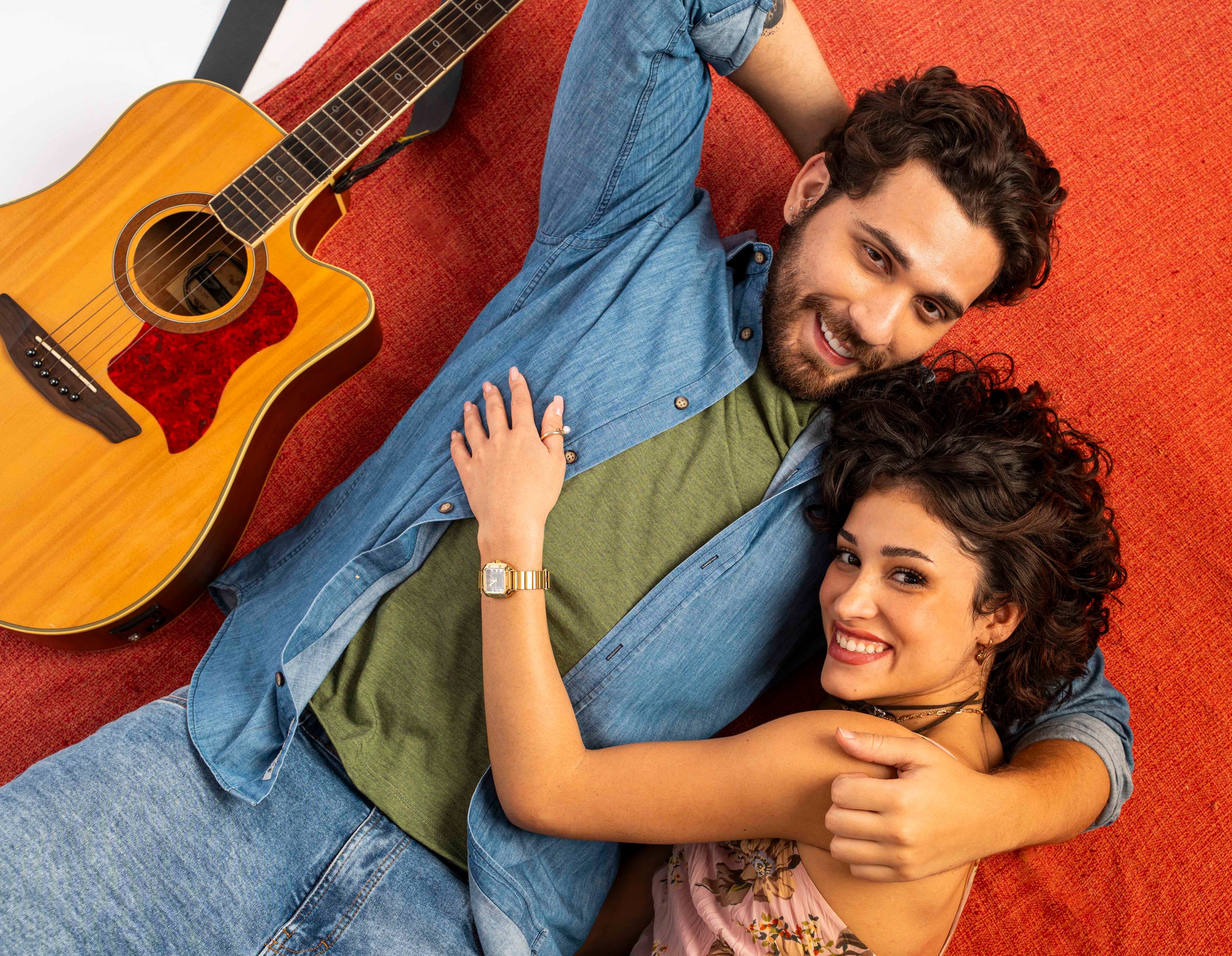 Gustavo Mioto comenta decisão de atuar em novela vertical: ‘Mini surto de coragem’