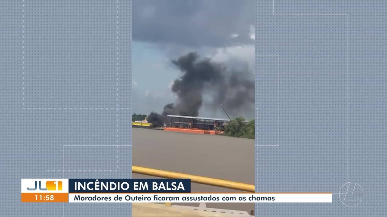 Balsa pega fogo próximo à antiga ponte de Outeiro, em Belém