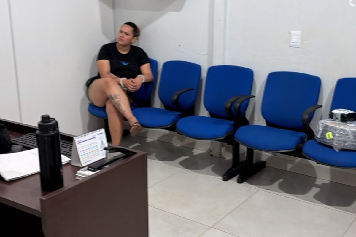 Idoso é esfaqueado após alimentar mulher que pediu comida em MT; suspeita é presa
