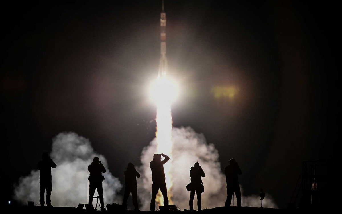 Embalados Por M Sica De Shakira Tr S Astronautas Chegam Iss Para Miss O De Cinco Meses