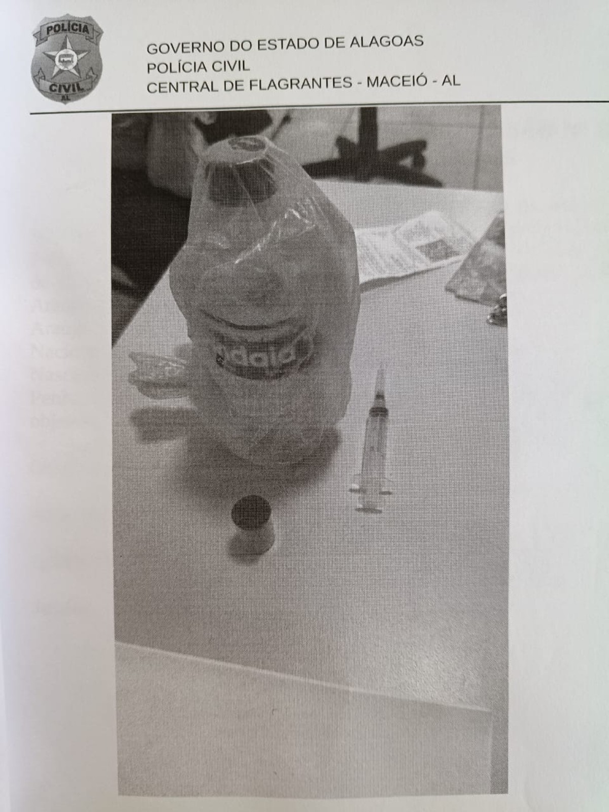 Homem é preso após ser gravado colocando veneno de rato na água de ex