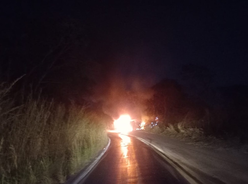 Acidente foi em uma curva na Serra do Israel — Foto: Corpo de Bombeiros/Divulgação