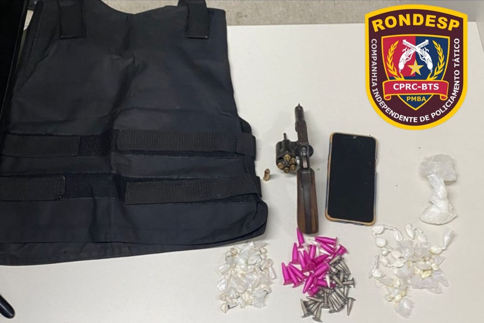 Material foi encontrado durante ação no Calafate, segundo a polícia — Foto: Divulgação/PM-BA