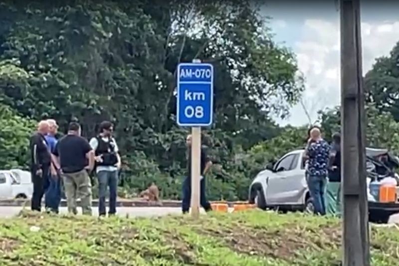 Mulher morre atropelada após descer do carro para prender lona de carga na AM-070