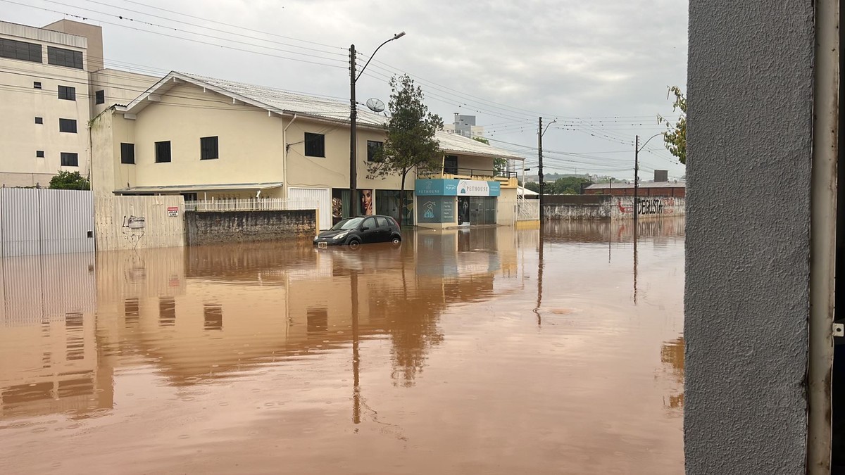 Chuva Volumosa Faz Rio Transbordar E Cidades Do Oeste De Sc Registram Novos Estragos Santa 