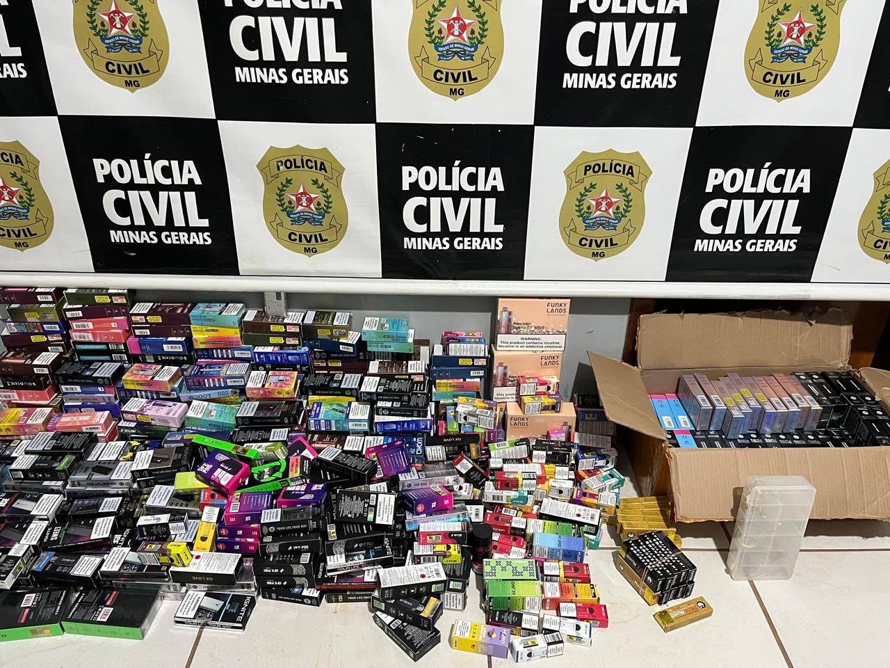 Mais de 400 cigarros eletrônicos são apreendidos em MG após alerta dos Correios