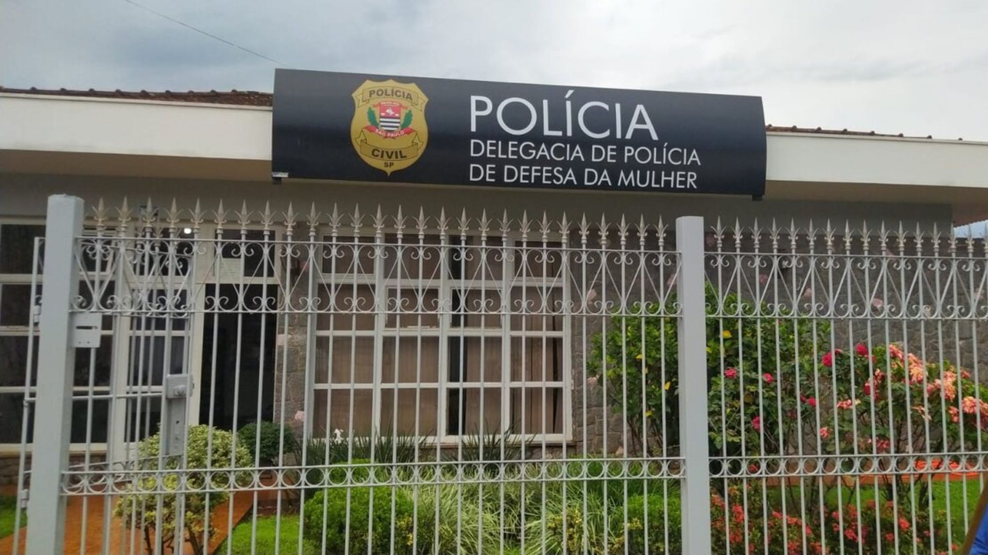 Mulher é agredida pelo companheiro, foge e acaba perseguida com facão no interior de SP