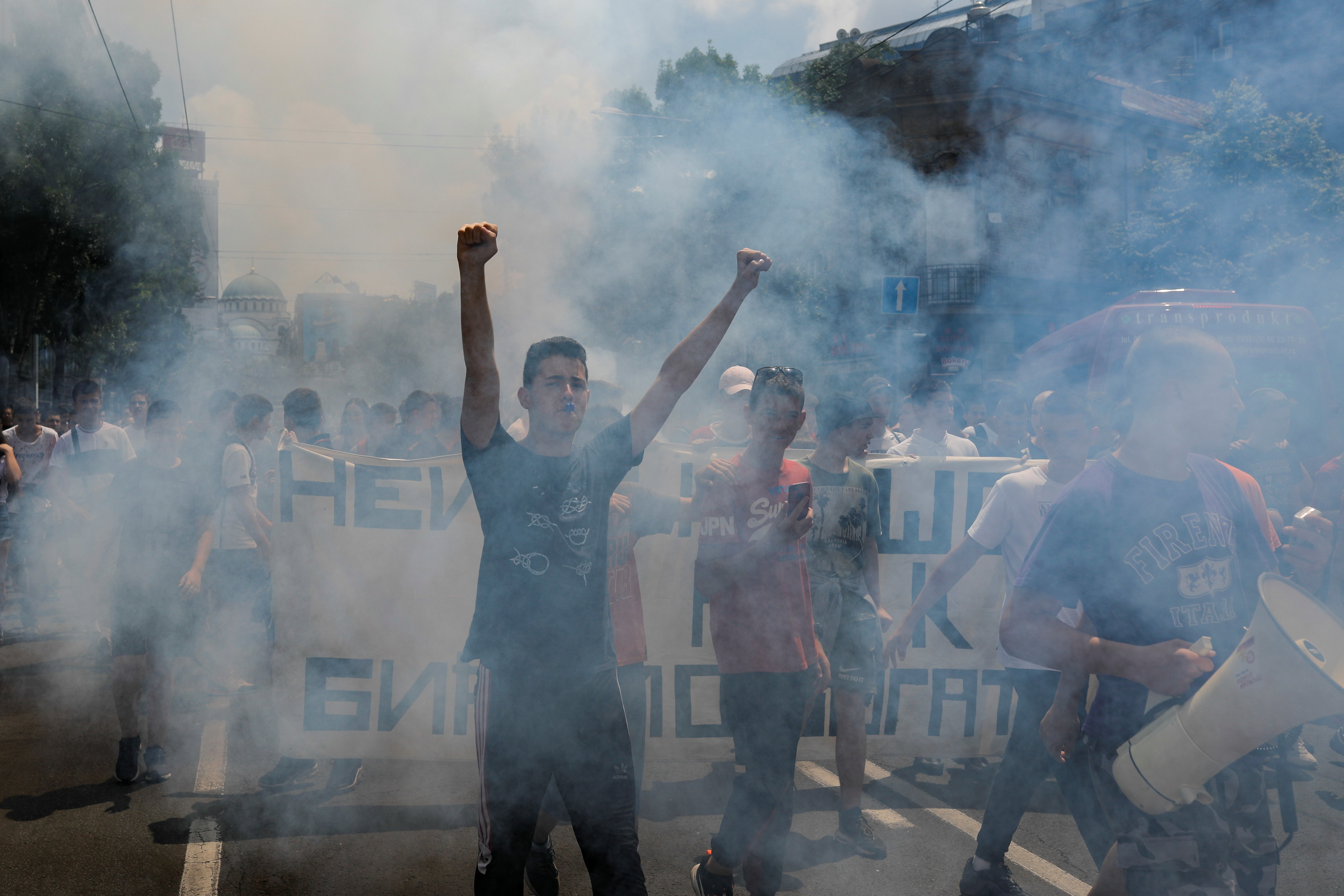 Estudantes protestam na Sérvia contra vazamento de teste de matemática | G1