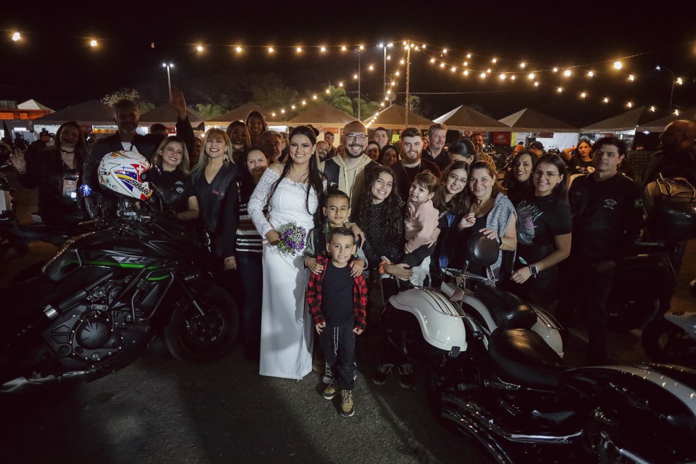 Casamento foi realizado no Capital Moto Week com a presença de familiares. — Foto: Divulgação/Capital Moto Week
