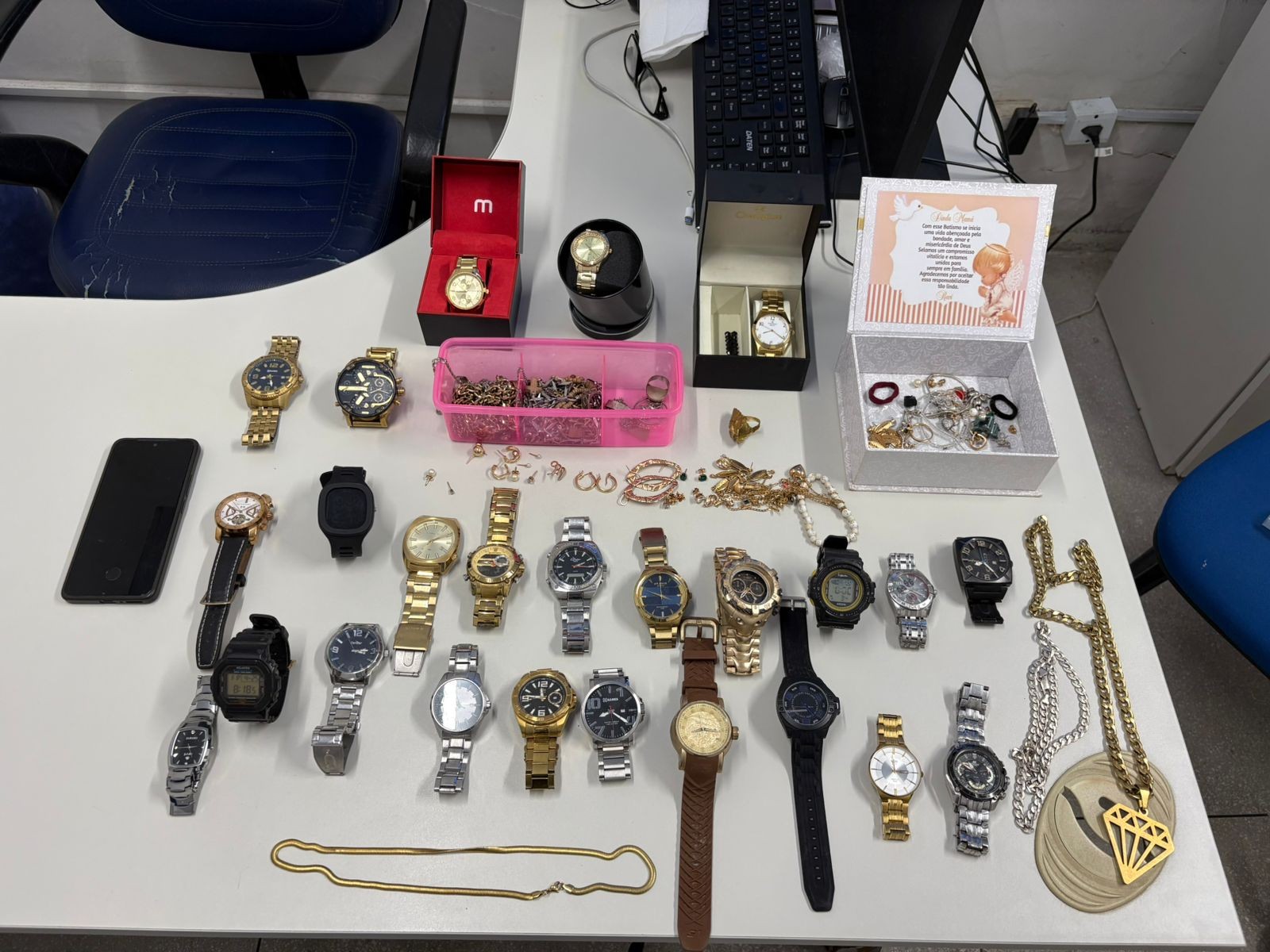 Quadrilha investigada por roubos e cárcere privado é alvo de operação policial em cinco cidades de PE