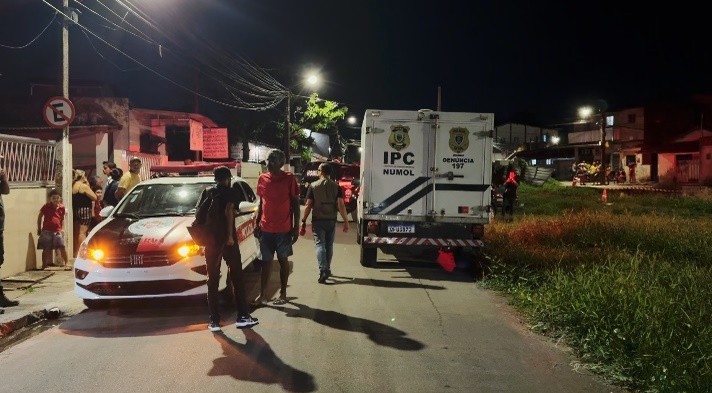 Homem de 27 anos é morto a tiros ao sair da casa dos pais em Bayeux