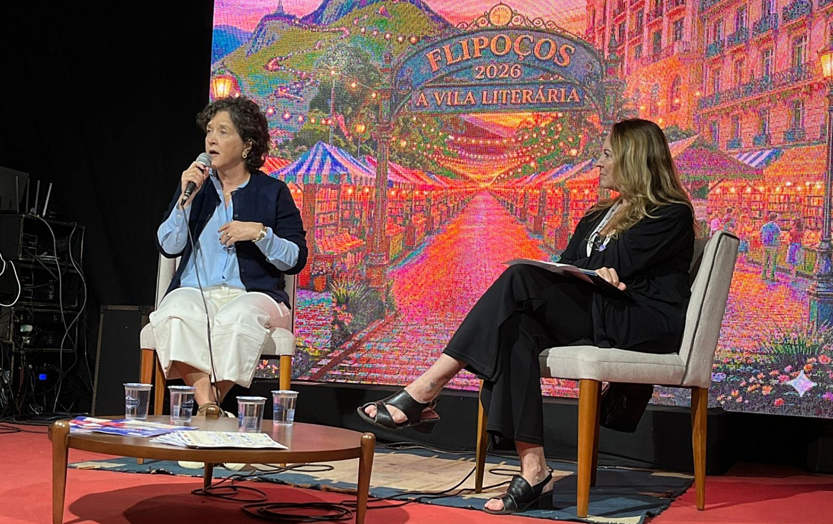 Carla Madeira é aplaudida ao manifestar preocupação com a exploração de terras raras no Flipoços