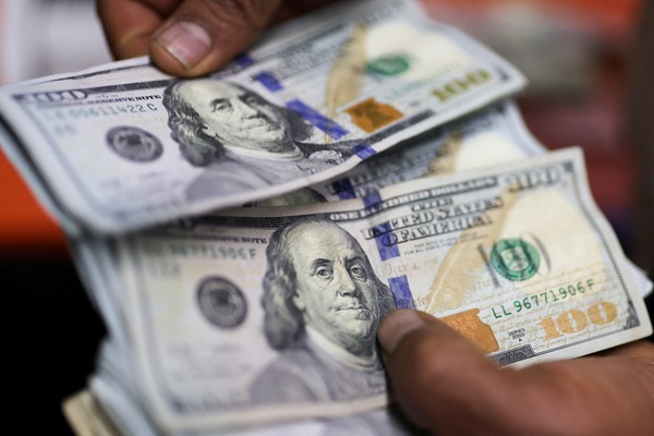 Ibovespa fecha acima dos 150 mil pontos pela 1ª vez e bate novo recorde;  dólar cai a R$ 5,35 | G1