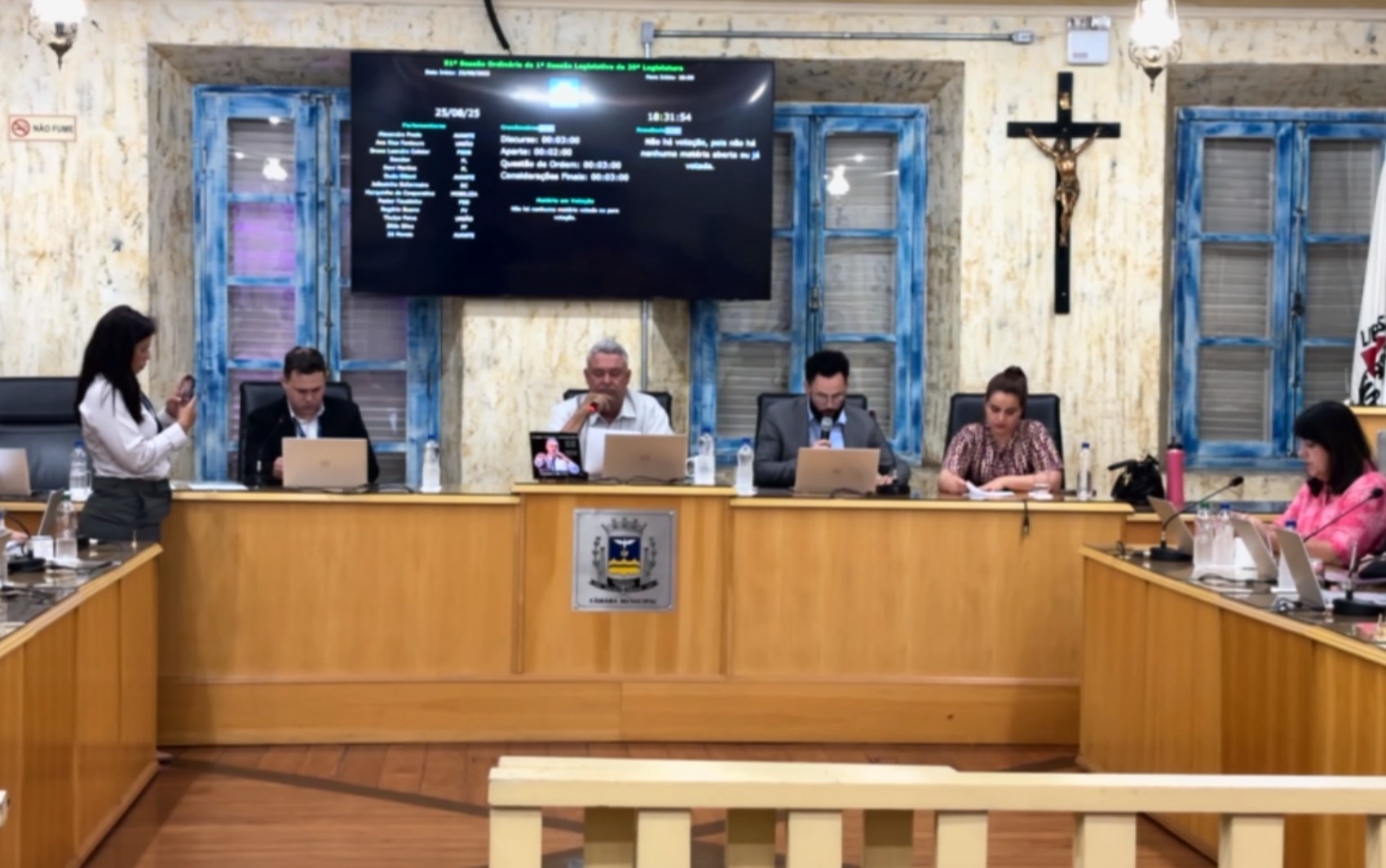 Novos vereadores tomam posse após cassação de parlamentares pela Justiça Eleitoral em Varginha, MG