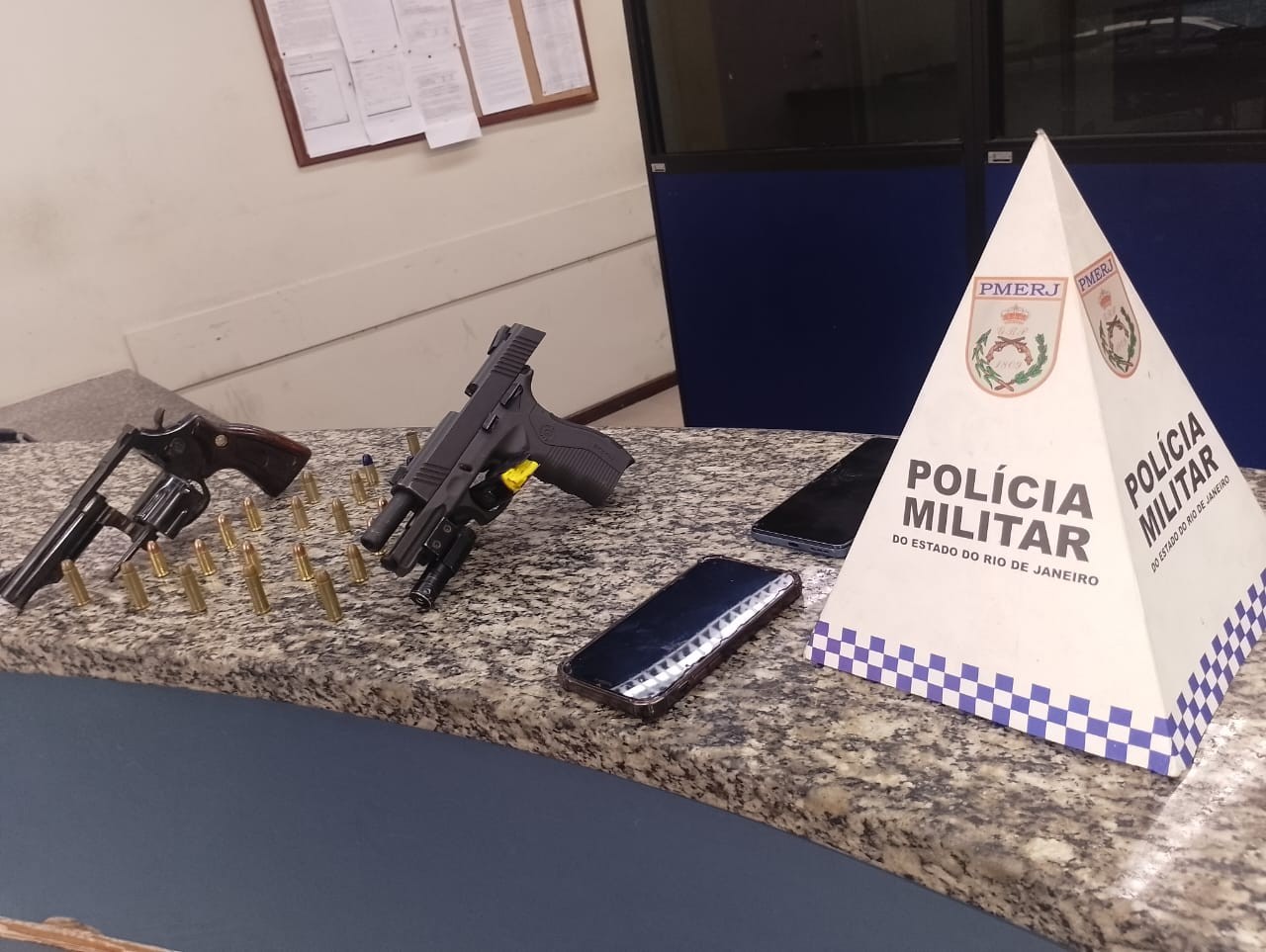 Suspeitos de envolvimento com o tráfico trocam tiros com a PM durante perseguição em Barra Mansa