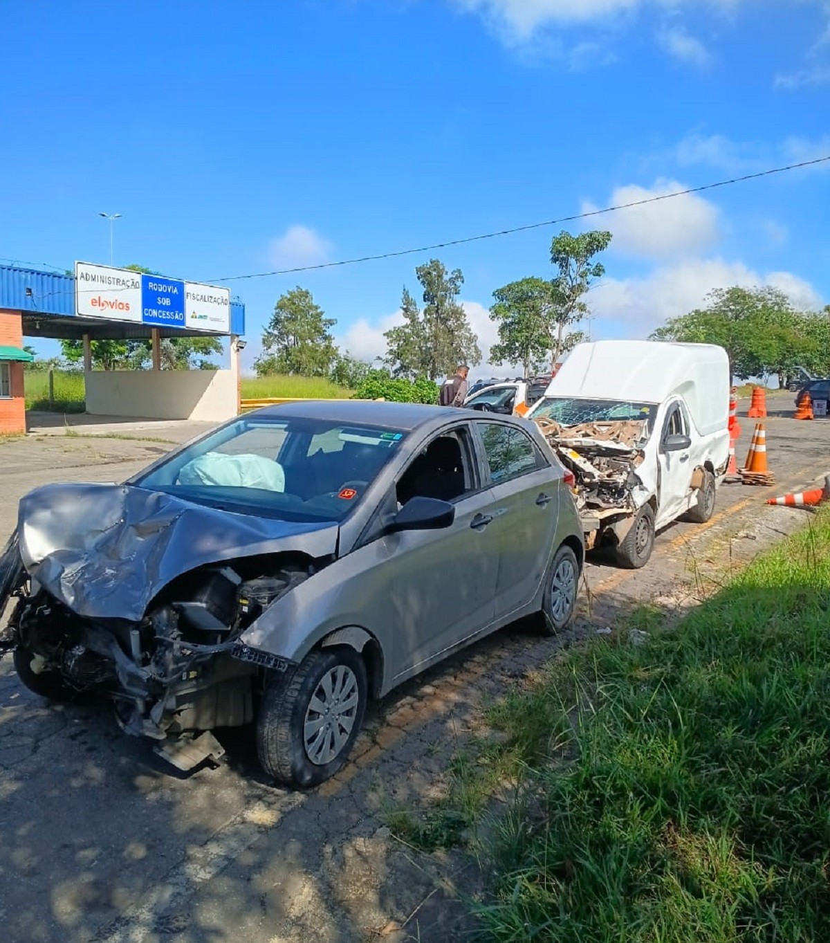 Acidente entre quatro veículos deixa cinco feridos na BR-040, em Juiz de Fora