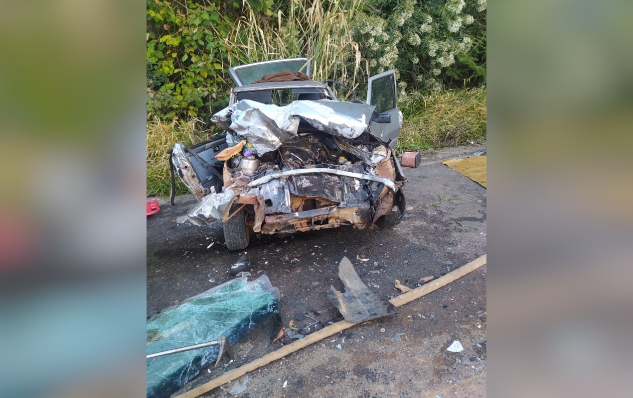 Batida entre carro e trator causa morte de uma pessoa e deixa cinco feridos em Itararé