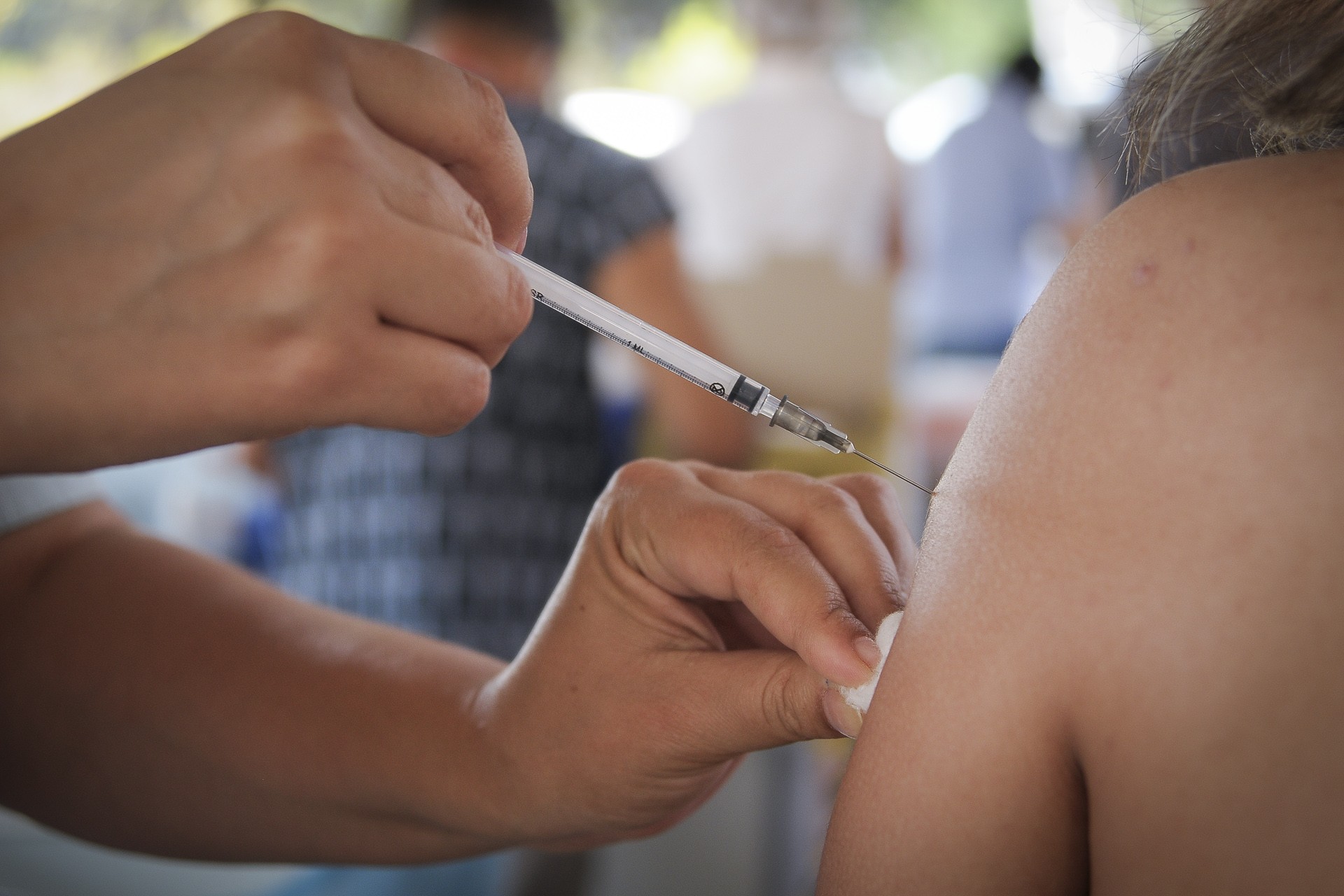 DF recebe 32,8 mil doses de vacina contra Covid-19; imunização deve começar nesta quarta-feira (15)