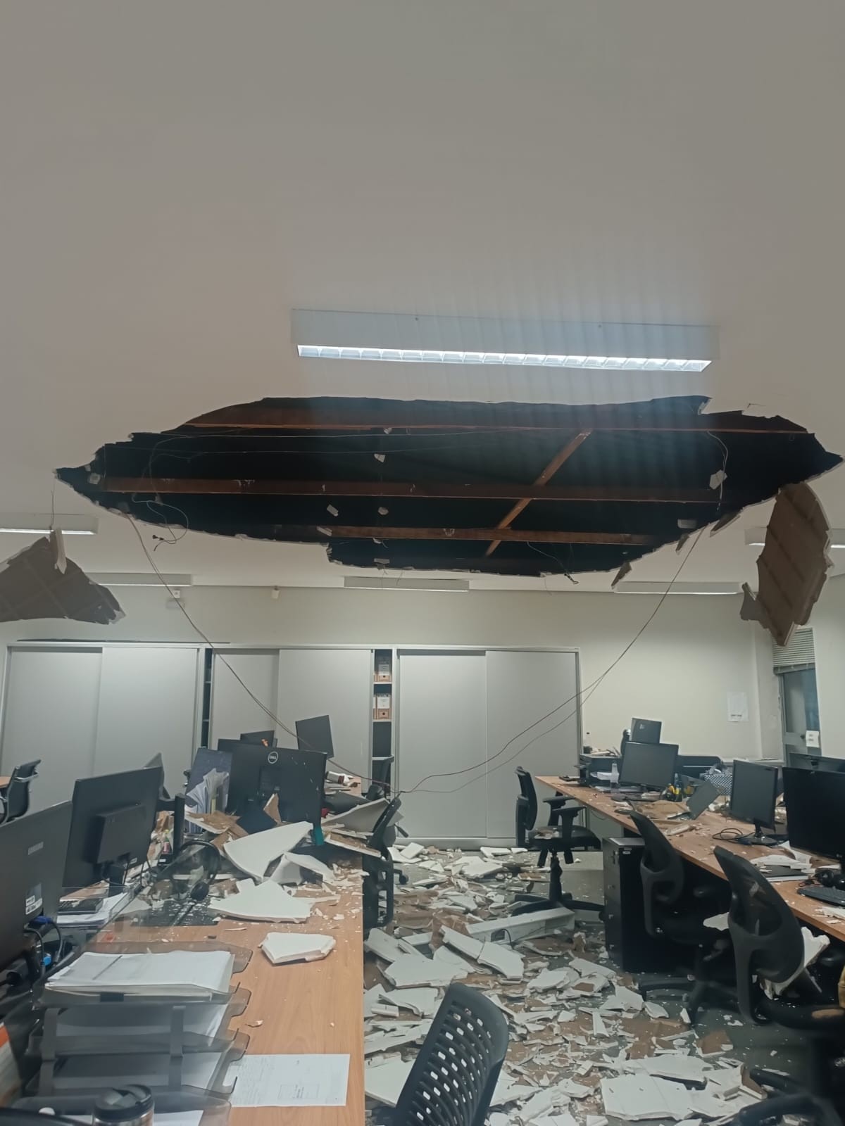 Explosão em fábrica de explosivos na Grande Curitiba — Foto: Cesar Augusto Nunes